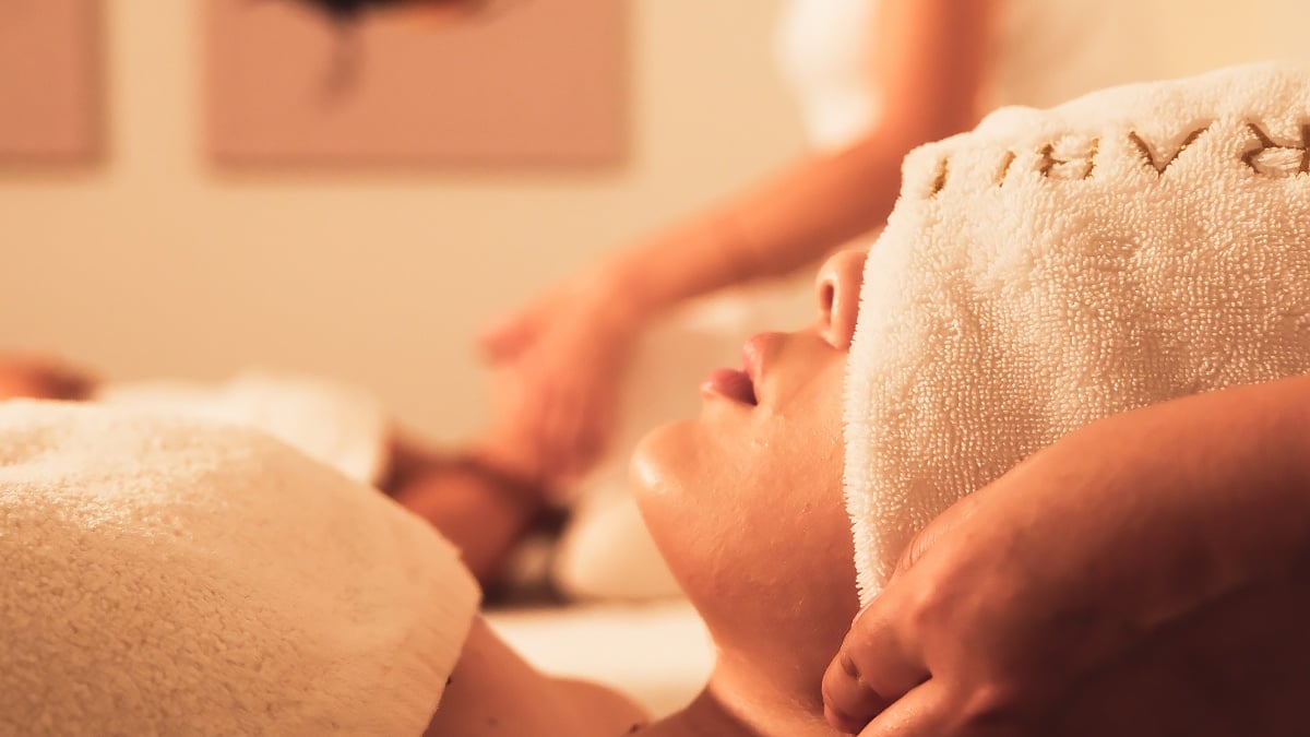 Antalya’da çift masajı için iki yataklı özel oda TheraBliss Antalya’da çift masajı – iki yataklı odada eş zamanlı uygulama