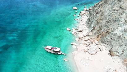 Excursion en bateau d’une journée en goélette en bois le long de la côte d’Antalya, crique méditerranéenne turquoise