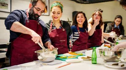 Cours de cuisine turque guidé par un chef pour préparer mezzés et pâtisseries, expérience culinaire à Antalya